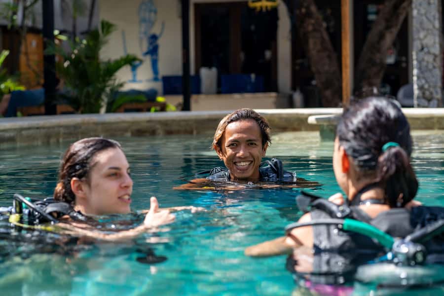 Manta Dive Gili Trawangan: Discover Scuba Diving - Meeting point near the main pier: how to find the school quickly