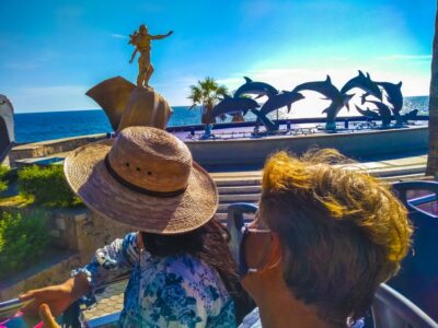 Mazatlán: Double-Decker Bus, Cliff Diving & Walking Tour - Hotel pickup and meeting your guide the simple way