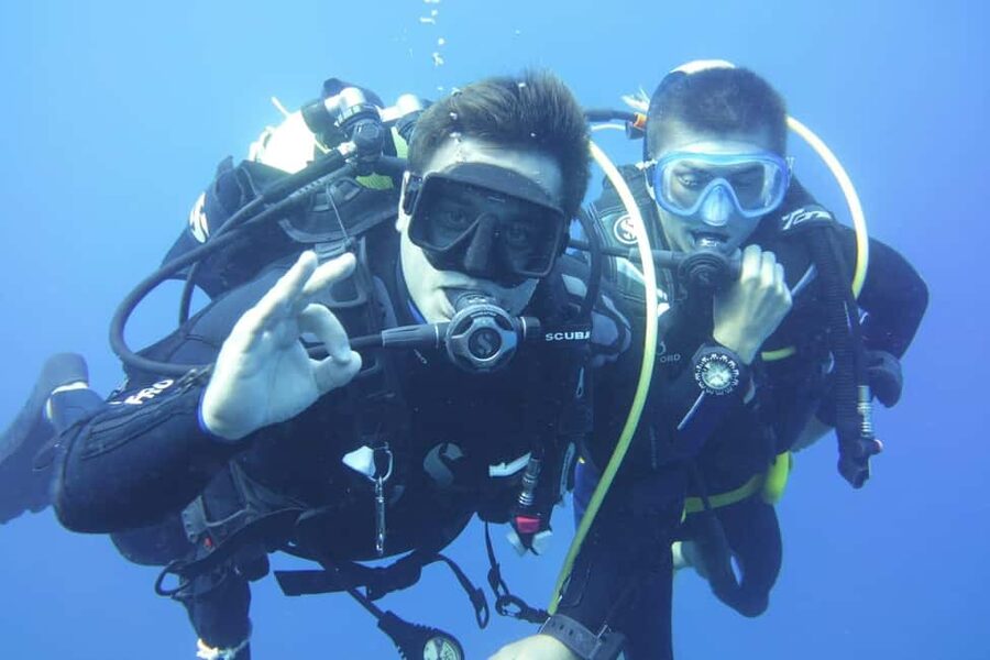 Nice : VIP sea tour with snorkeling & discover scuba - Where You Meet in Nice: The 2-Metre Diver Statue