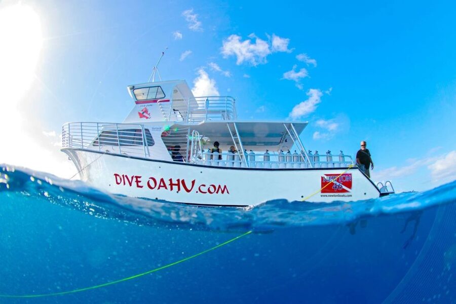 Oahu: Waikiki Discovery Scuba Diving for Beginners - Boat setup, snacks, and crew energy on a 3-hour schedule
