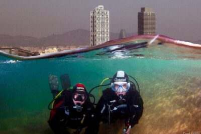 PADI Course and Diving in Levante Beach, Barcelona - The schedule in plain language: from 9:00 theory to certification