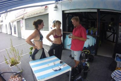 PADI Open Water Diver Course - Getting started: the 9:00 meeting point and first briefing