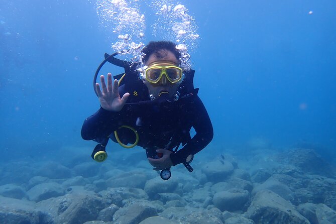 PADI Open Water Diver Course | For beginners - Theory day: classroom lessons, videos, and an exam that keeps you sharp