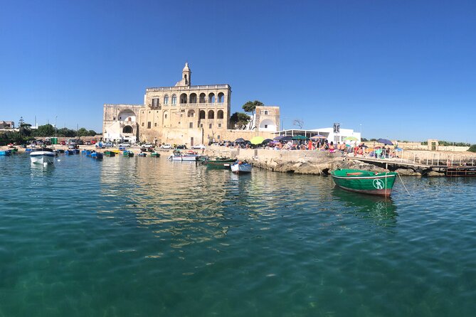 Polignano a Mare boat tour emotions, caves, diving and appetizers - Grotta Azzurra: Two Skylights and a Flash of Blue Light