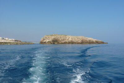 Polignano a Mare boat tour emotions, caves, diving and appetizers - Where You Meet and Why the Small Group Matters