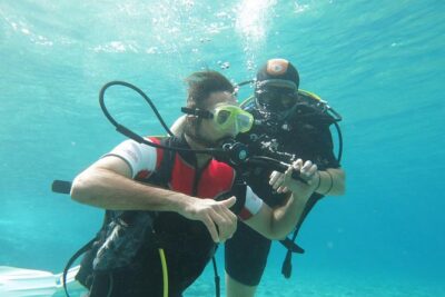 Private Discover Scuba Diving for Beginners in Athens with Pickup - Extreme Divers Athens: getting fitted, briefed, and taken care of