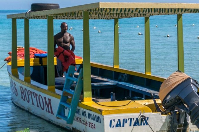 [PRIVATE] Negril Sightseeing Tour with RickS Cafe Cliff Diving - Negril Lighthouse at South Negril Point: 66 feet of perspective