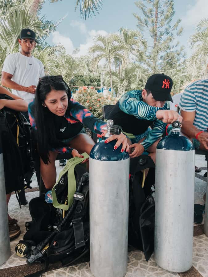 San Andres: Scuba Diving Experience with Hotel Pickup - Big Mamá: your first controlled 12-meter underwater session