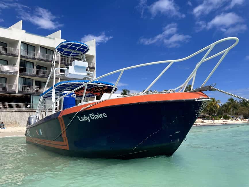 Scuba Dive in Playa del Carmen - 2 Dives (Certified divers) - The team: PADI Divemaster or Instructor at the center of it