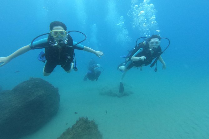 Scuba Diving For Beginners - Instructors and safety feel: what the feedback signals