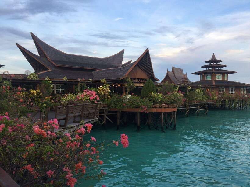 Semporna: Mabul and Kapalai Trip in Snorkel or Dive & Lunch - Getting to the islands: how the boat timing shapes your day