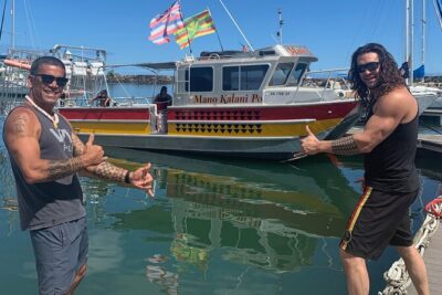 Shark Cage Diving On "The World Famous North Shore of Oahu", Hawaii - Caged shark swim: how it works and why the setup helps