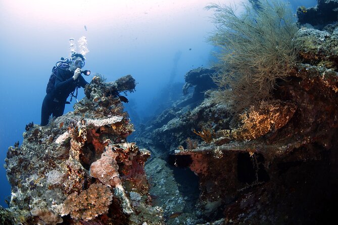 Shipwreck Diving in Tulamben - In-water support: what guides do for your comfort and confidence