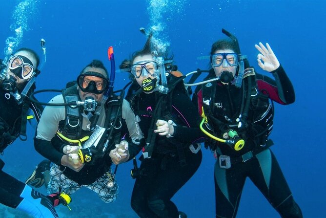 "Side: Scuba Diving in the Fascinating Underwater Museum" - Small group size: what max 30 changes for you
