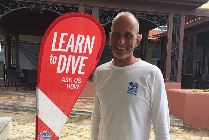 St Maarten Discover Scuba - Wildlife you might see: eels, turtles, and stingrays