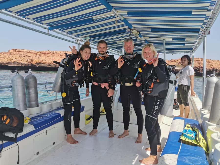 Try scuba Diving Tours To Daymaniyat Islands. - Your instructor briefing and equipment time before you go under