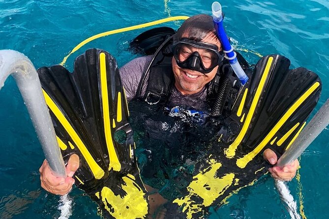 Try Scuba Diving with Professional Scuba Instructor - Lunch break and getting ready for the boat