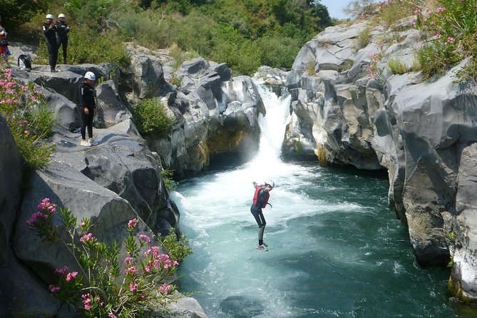 TuffAlcantara - dives, slides and lots of fun in the Alcantara river - Meet-Up, Transport, and How the 4 Hours Unfold