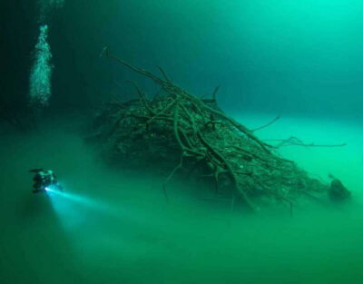 Tulum : Scuba in 2 cenotes including a deep one Pit Dos Ojos - Cenote El Pit: sulfur cloud, halocline, and that bottomless-well feeling